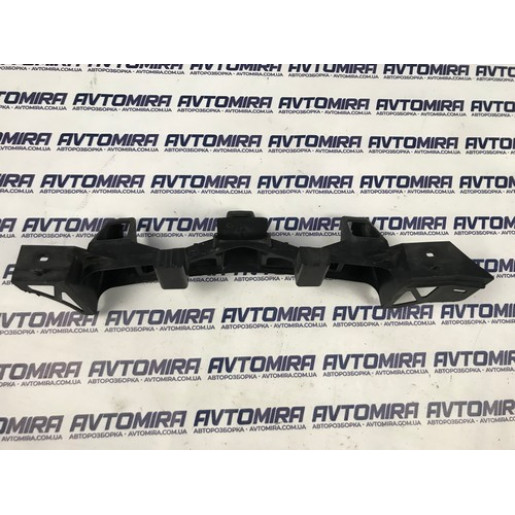 Направляюча переднього бамперу Opel Zafira B 2008-2011 13247325